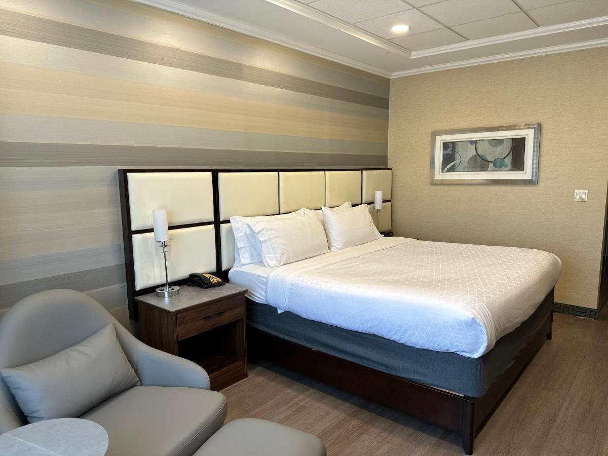 Holiday Inn Plainview-Long Island By Ihg Exterior foto